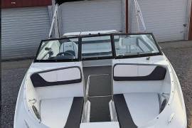 Great Deck Boat! Low Hours! Sporty, Spacious and R, $ 35,000