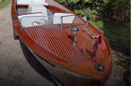A must see classic 22 Sportsman Chris Craft from 1, $ 31,000