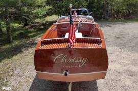 A must see classic 22 Sportsman Chris Craft from 1, $ 31,000