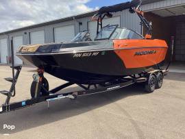 2022 MOOMBA MAX SKI WAKEBOARD BOAT DEEP V HULL WIT, $ 85,995