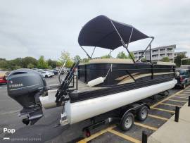 Well-equipped 2023 Sweetwater 2486 SB tritoon powe, $ 49,500