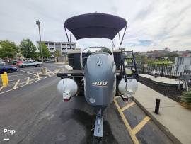 Well-equipped 2023 Sweetwater 2486 SB tritoon powe, $ 49,500