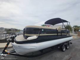 Well-equipped 2023 Sweetwater 2486 SB tritoon powe, $ 49,500