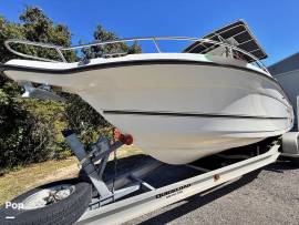 Centrury 2600 CC powered by twin 200 HP Yamaha HPD, $ 28,900