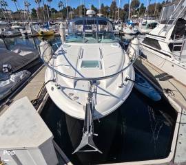Your next escape: Sleek 2011 Bayliner 315 Express , $ 57,800