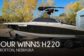 Beautiful Four Winns H220! Low hours, Killer Sound System, Second owner since 2013. A