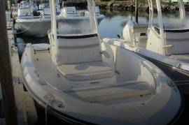 LEGENDARY BOSTON WHALER DAUNTLESS ** MERC 200 XL *, $ 92,000